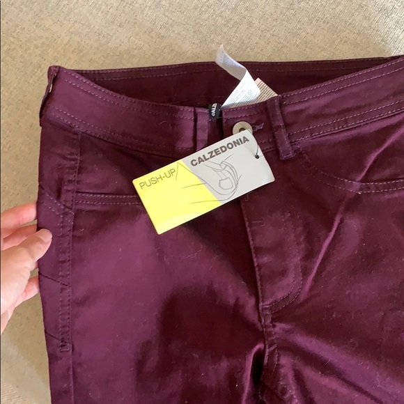 NEW UNWORN Skinny Jeans. (Gift with purchase) - Picture 7 of 7